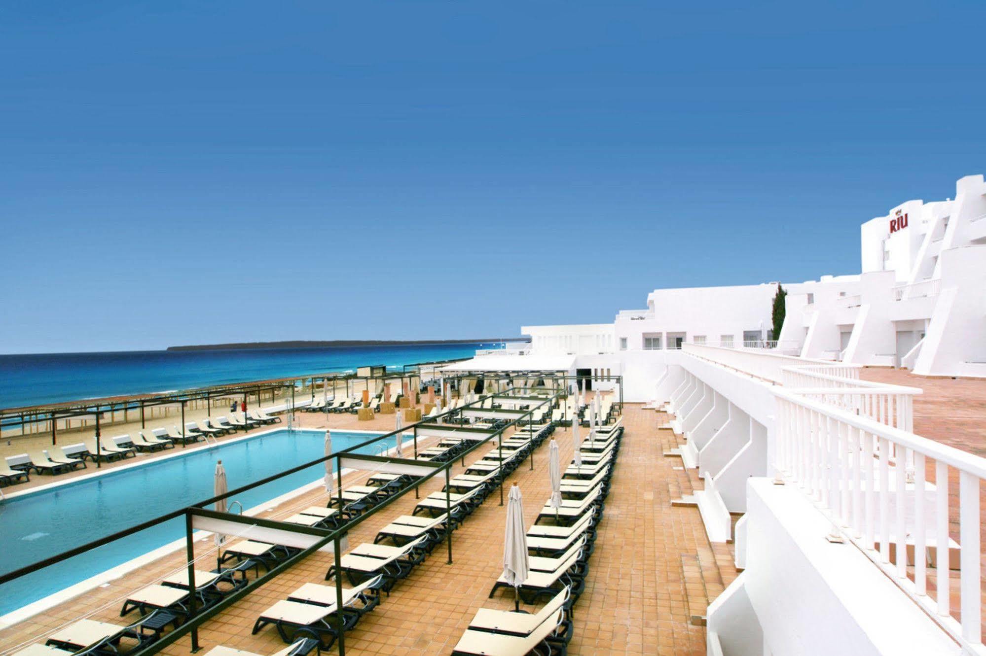 Riu La Mola Hotel Bãi biển Bãi biển Playa Migjorn Ngoại thất bức ảnh